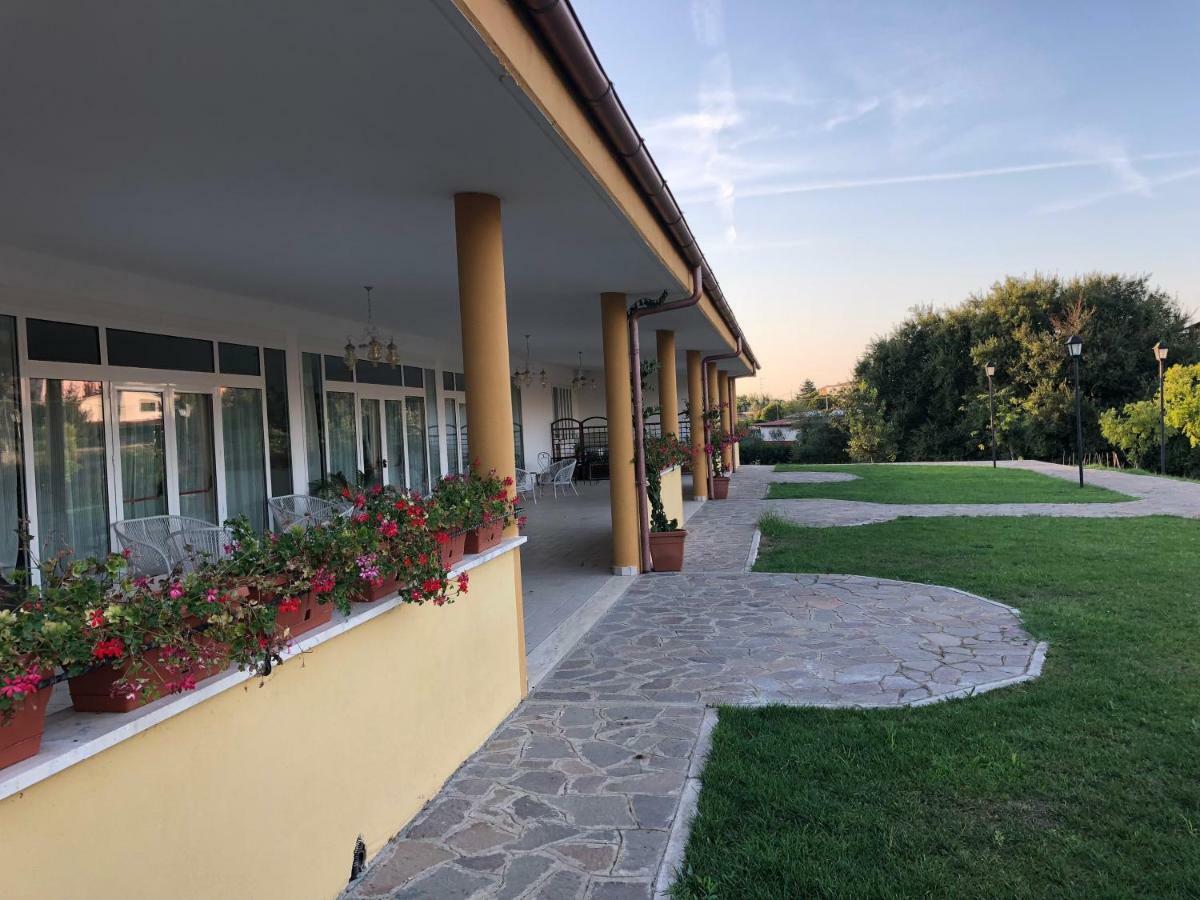 Agriturismo "Lo Zafferano" Aprilia Exterior photo